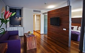 Pakat Suites